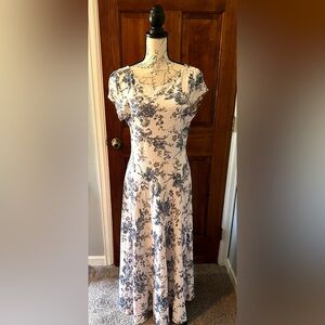 Chaps cotton cream and blue floral dress size large maxi length with cap sleeve